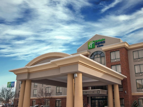 Holiday Inn Express & Suites Buffalo Airport by IHG image 2